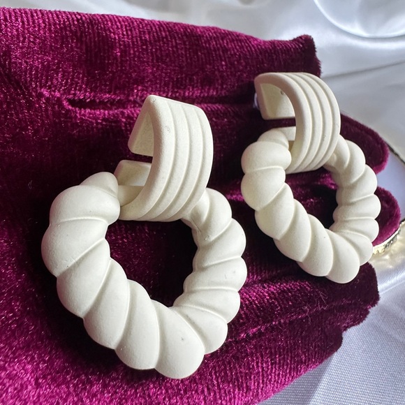 Bohemian style Cream Twisted Hoop Earrings - Picture 4 of 9
